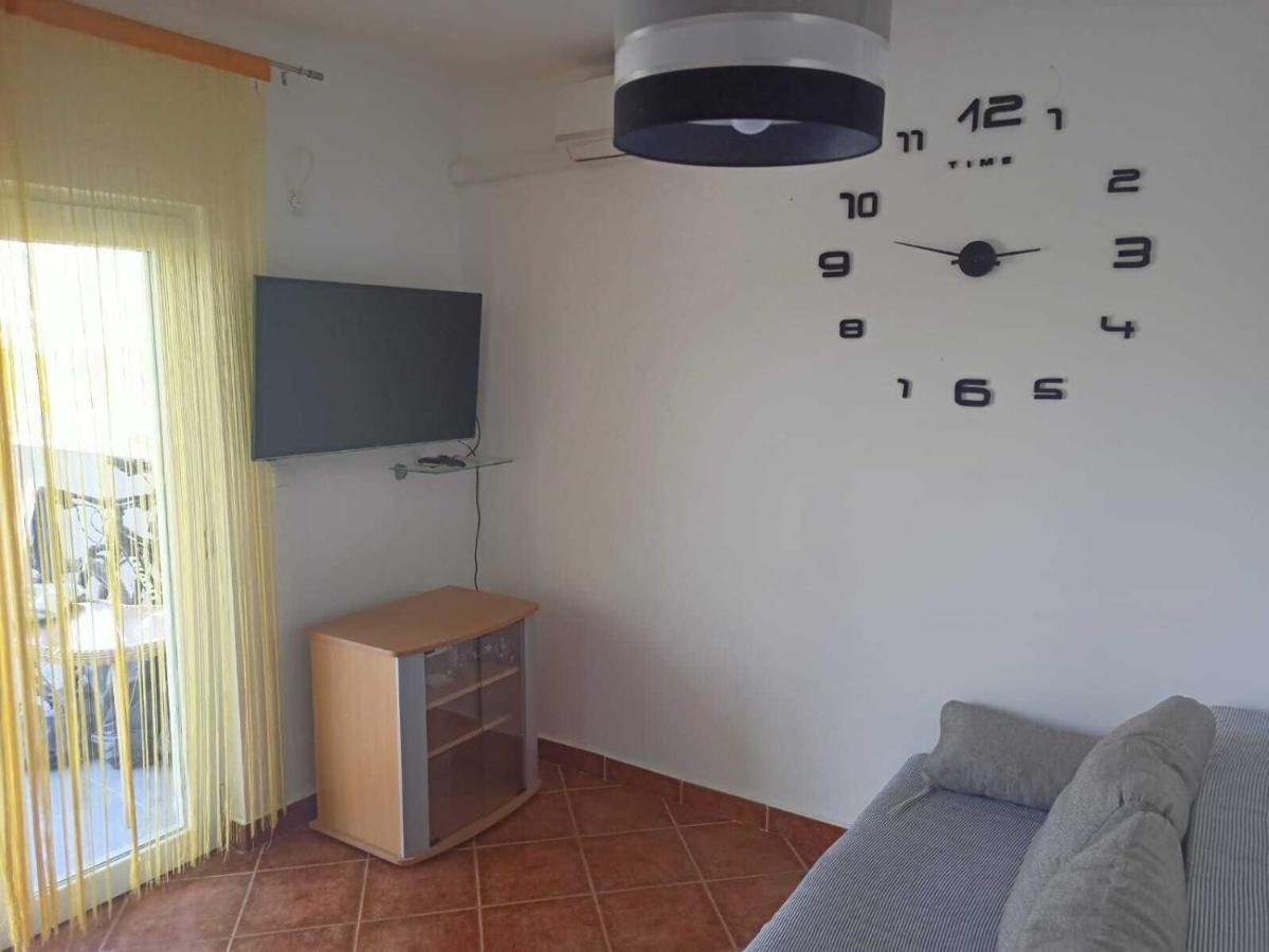 Gizmo apartments Gornji Karin Esterno foto