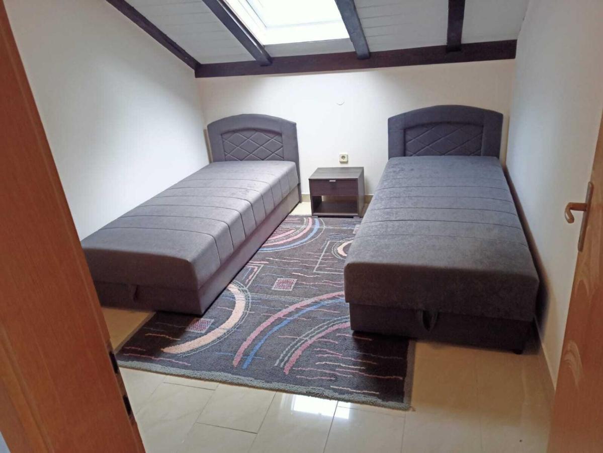 Gizmo apartments Gornji Karin Esterno foto